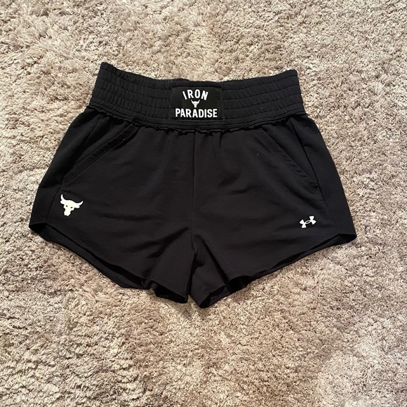 Under Armor Women’s black shorts - Picture 7 of 9